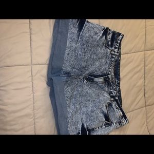 ‼️Distressed denim NWOT denim shorts size 22 0041